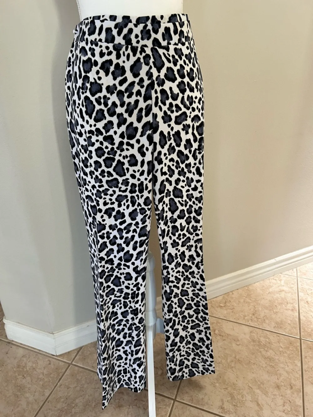 Imán Animal Print Pants - Picture 3 of 9